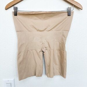 Assets by Spanx Shape-wear Shorts Size 1X Nude